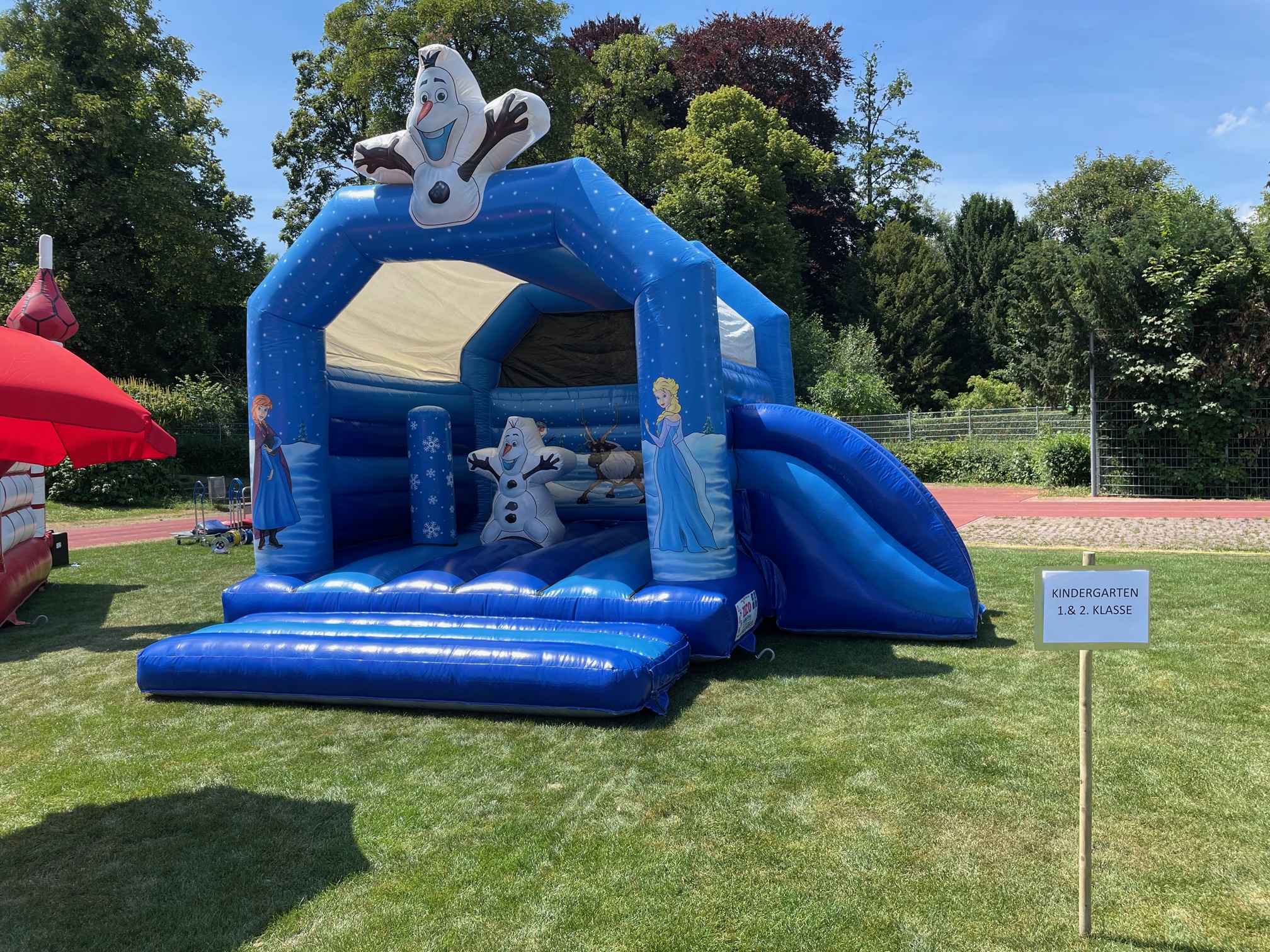 Huepfburg Anna Elsa mieten bei Axess (Inhaber/Kontakt Daniel Häfliger)