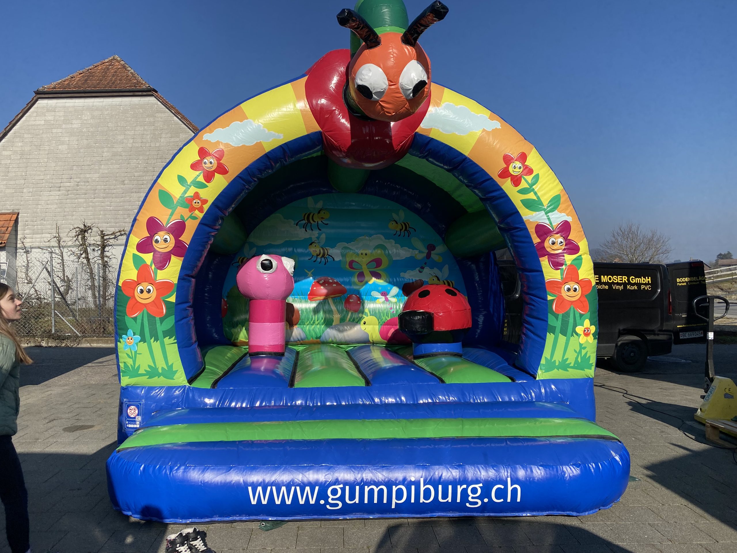 Huepfburg Raupe mieten bei Axess (Inhaber/Kontakt Daniel Häfliger)