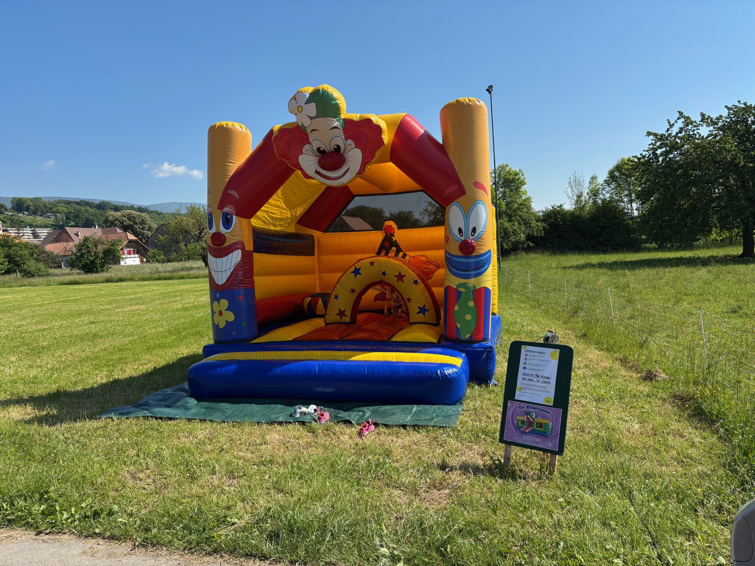 Huepfburg Clown mieten bei Axess (Inhaber/Kontakt Daniel Häfliger)