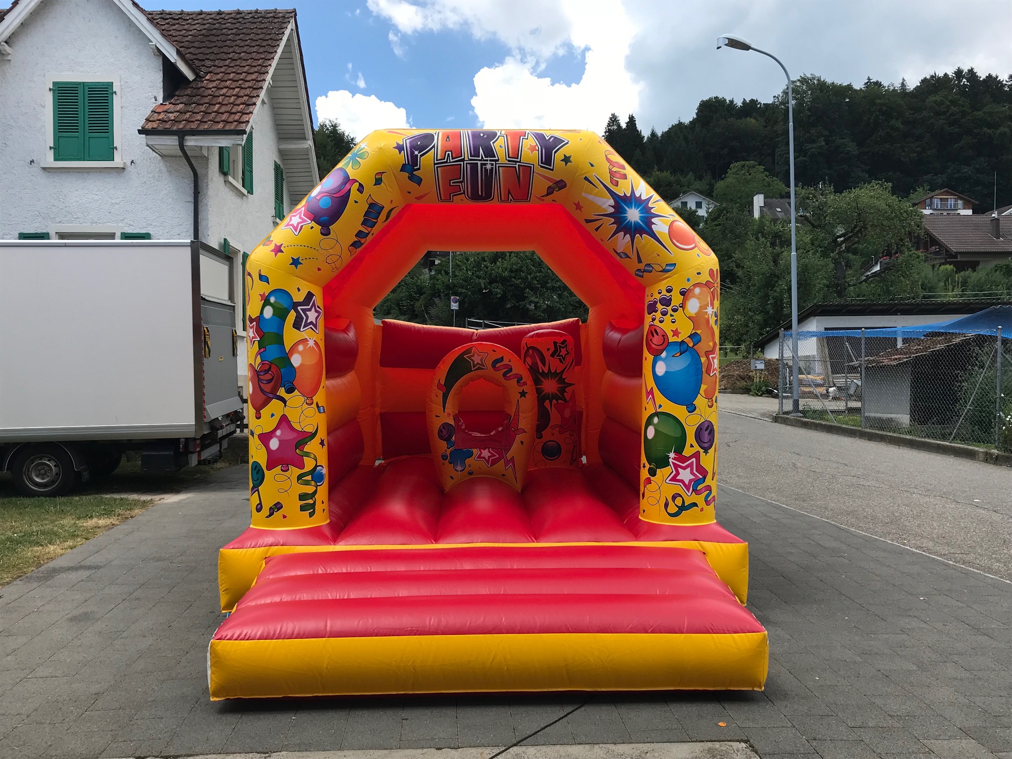 Huepfburg Party Fun mieten bei Axess