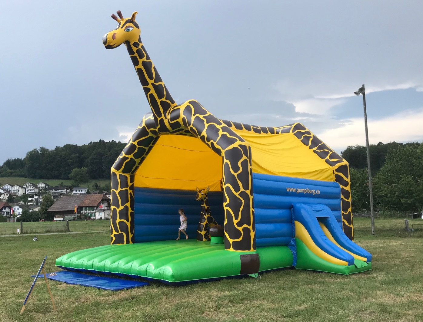 Huepfburg Giraffe mieten bei Axess