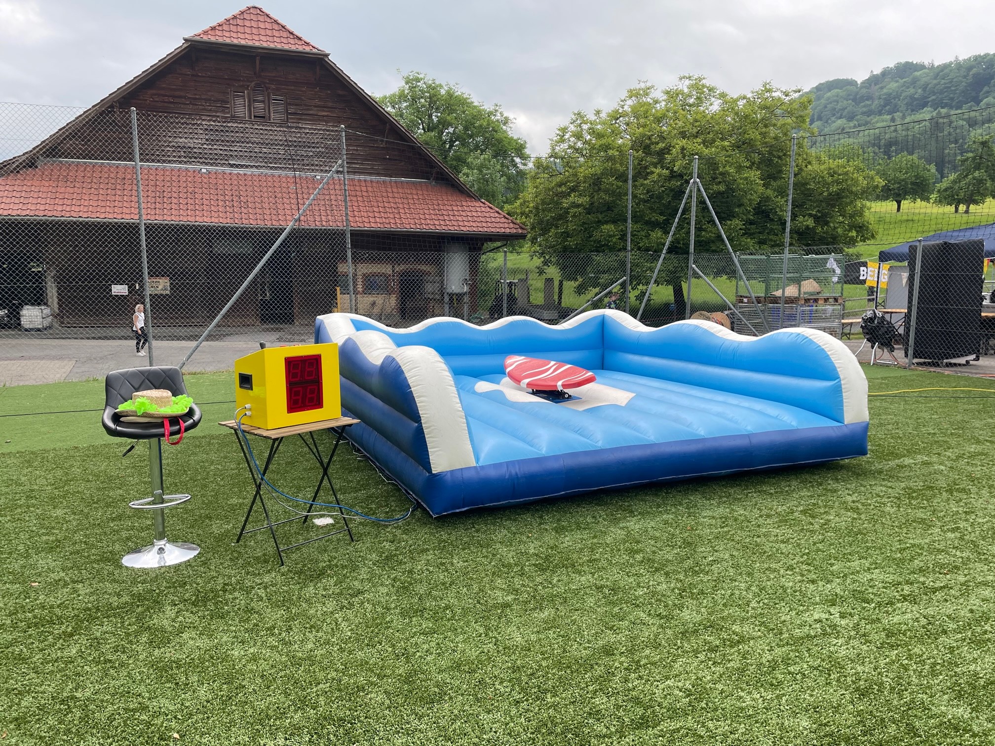 Surfsimulator mieten bei Axess (Inhaber/Kontakt Daniel Häfliger)