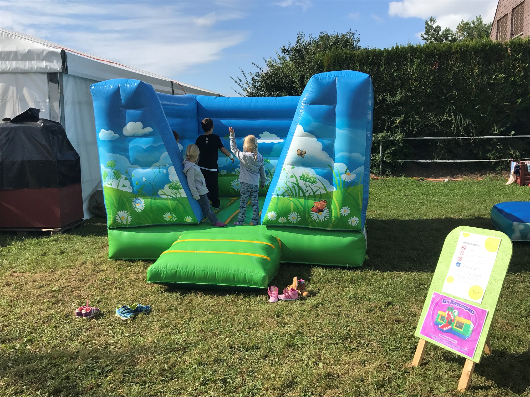 Huepfburg Sommer mieten bei Axess (Inhaber/Kontakt Daniel Häfliger)