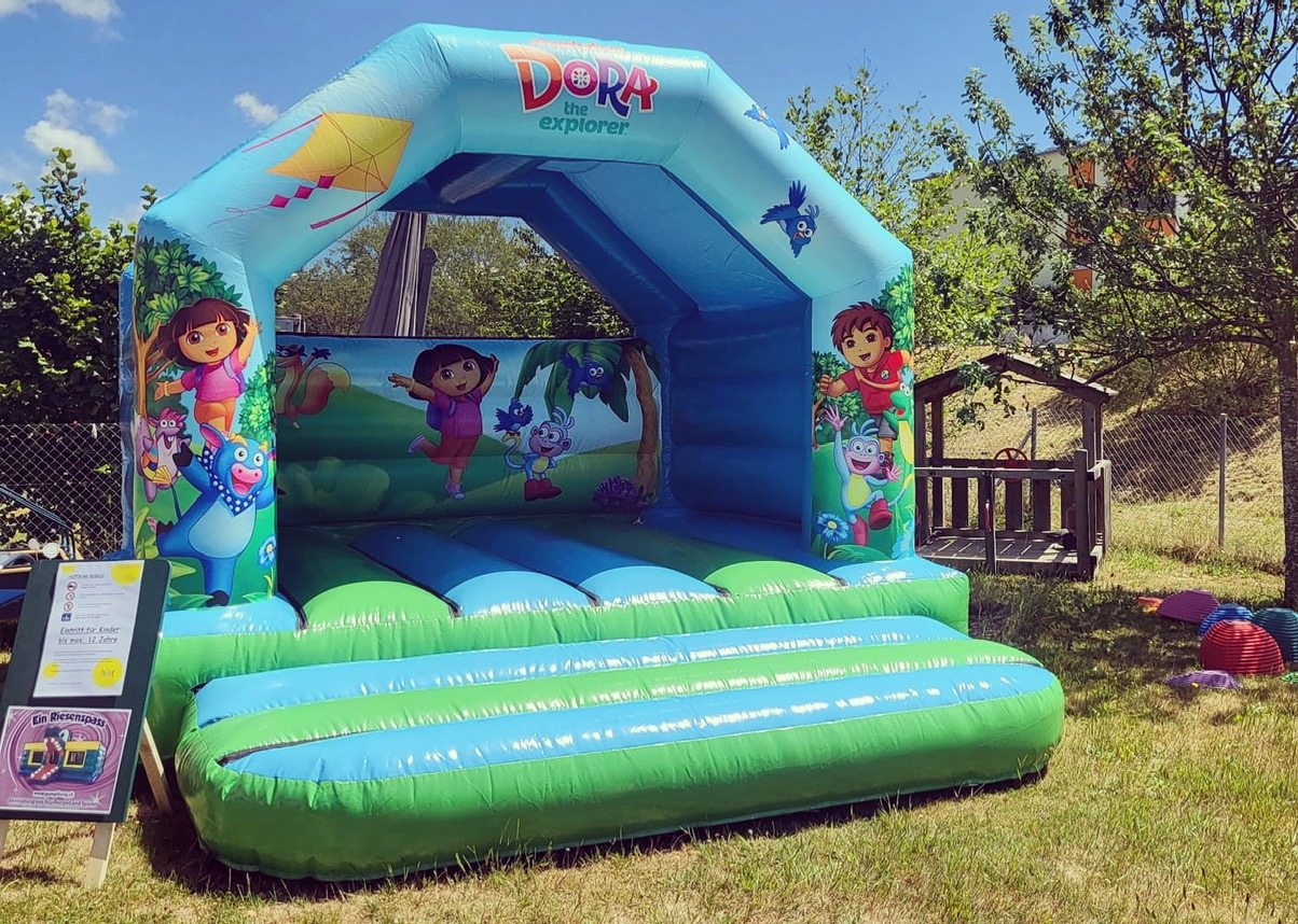 Huepfburg Dora The Explorer mieten bei Axess (Inhaber/Kontakt Daniel Häfliger)