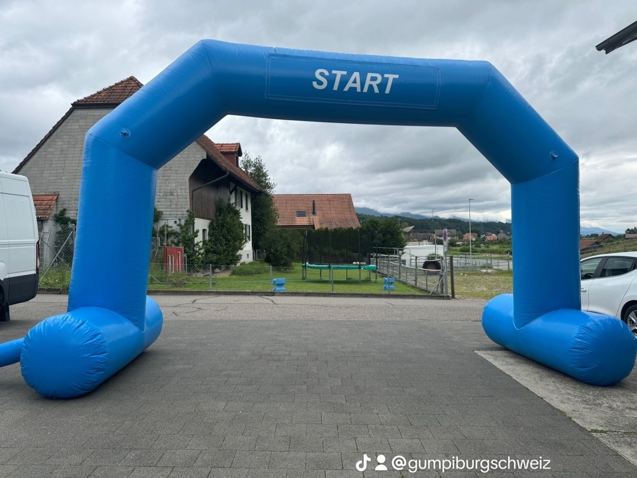 Torbogen Blau mieten bei Axess (Inhaber/Kontakt Daniel Häfliger)