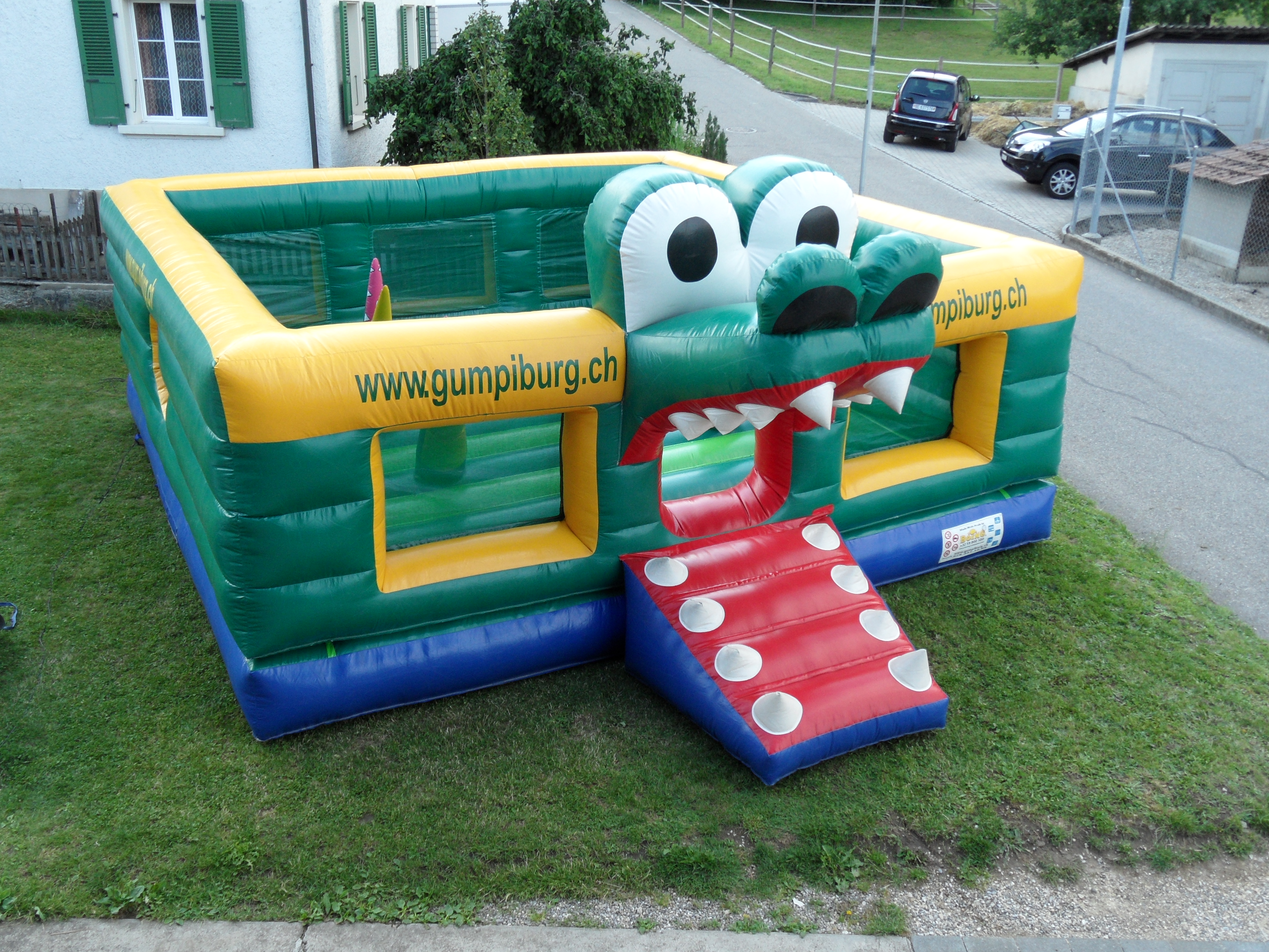 Huepfburg Schnappi Das Krokodil mieten bei Axess