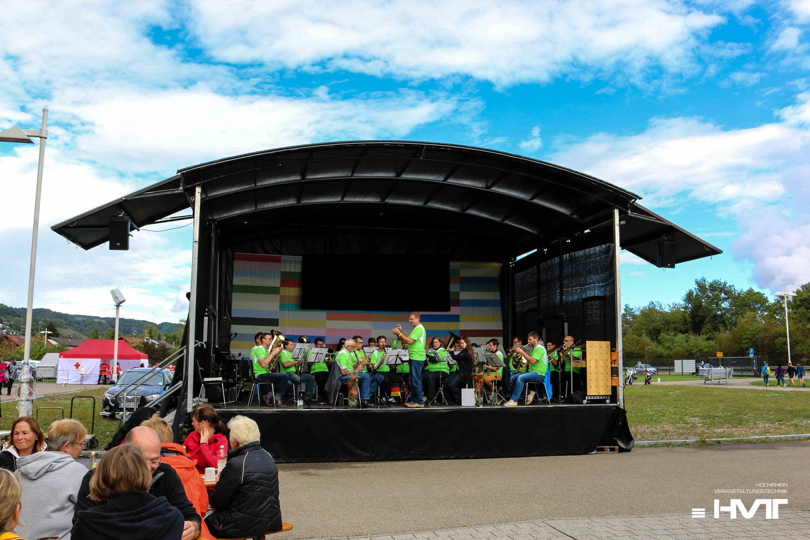 Mobile Bühne FreeStage Medium ARC 8x6m – 3