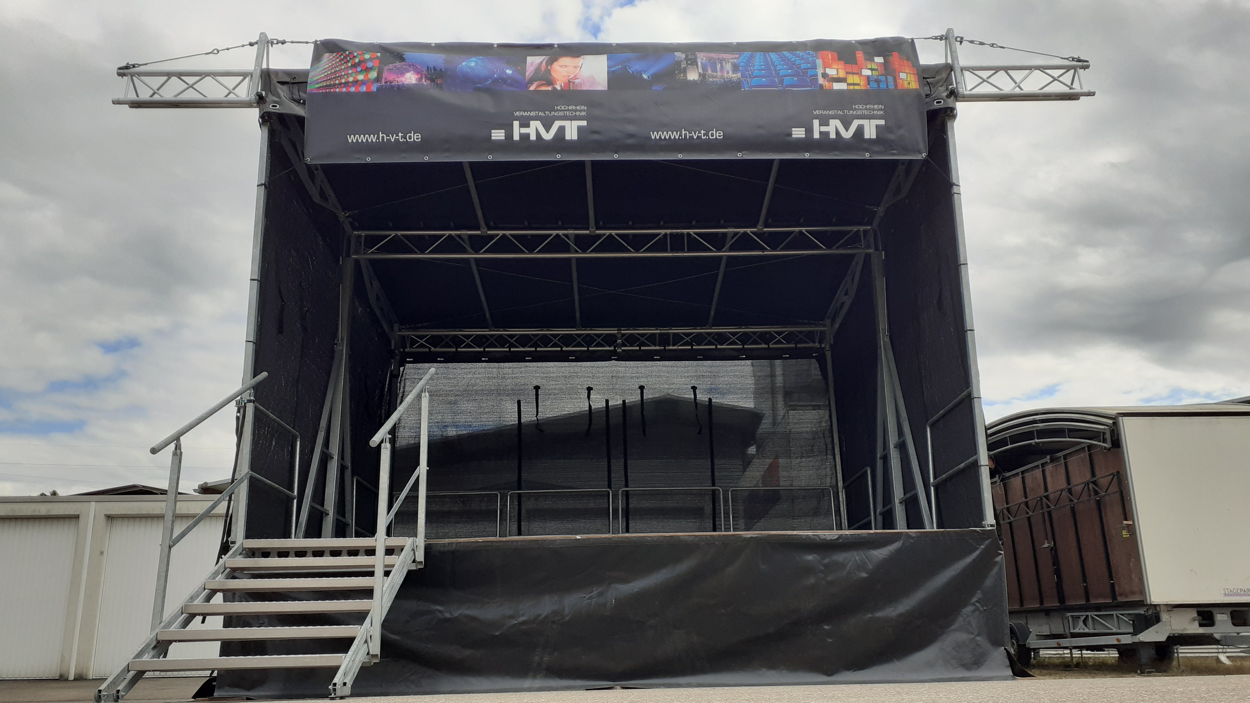 Mobile Bühne SmartStage 27 5,9x4,6m – 3