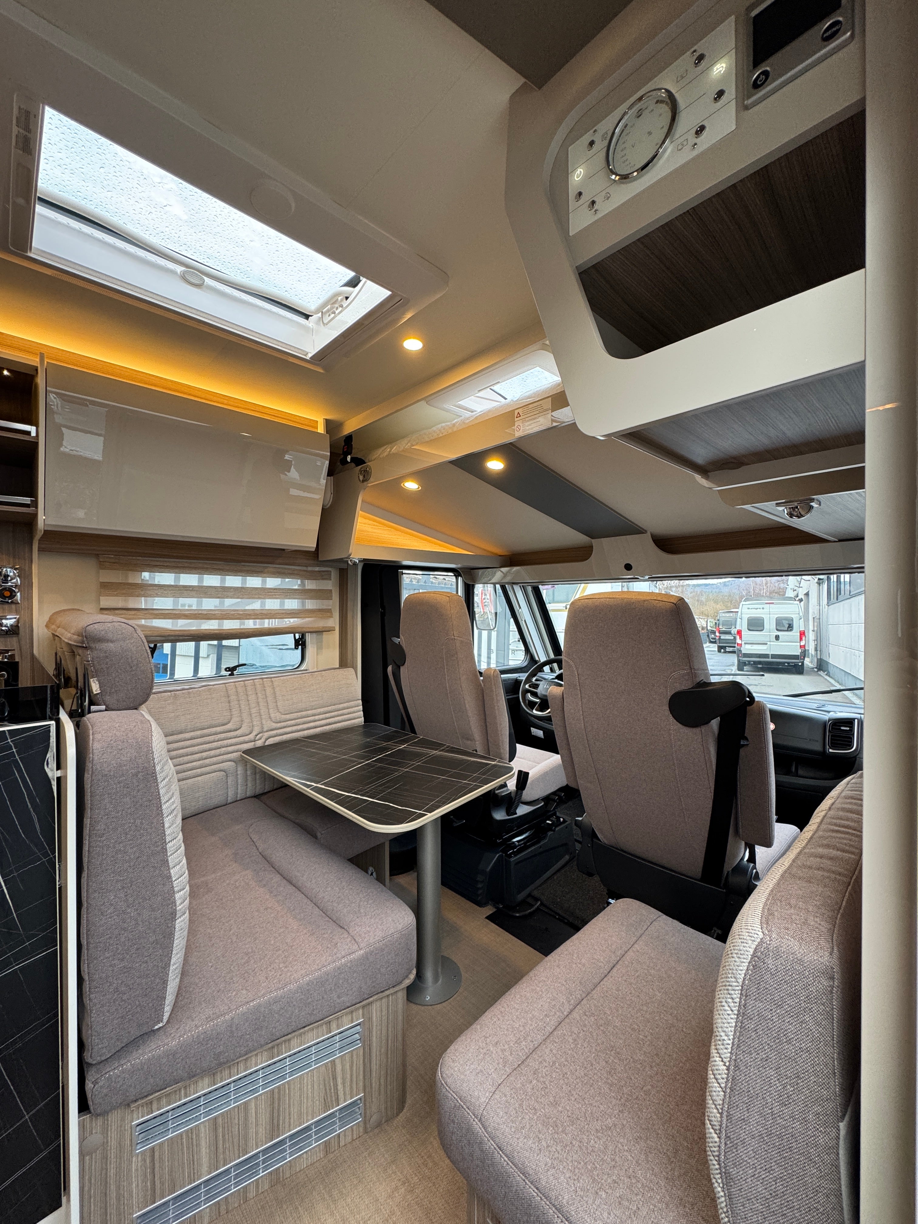 Bürstner Lyseo I 726 G Harmony Line, Automatik, Navi, Radio, RFK, Sat, TV, Markise, Fahrradträger – 4
