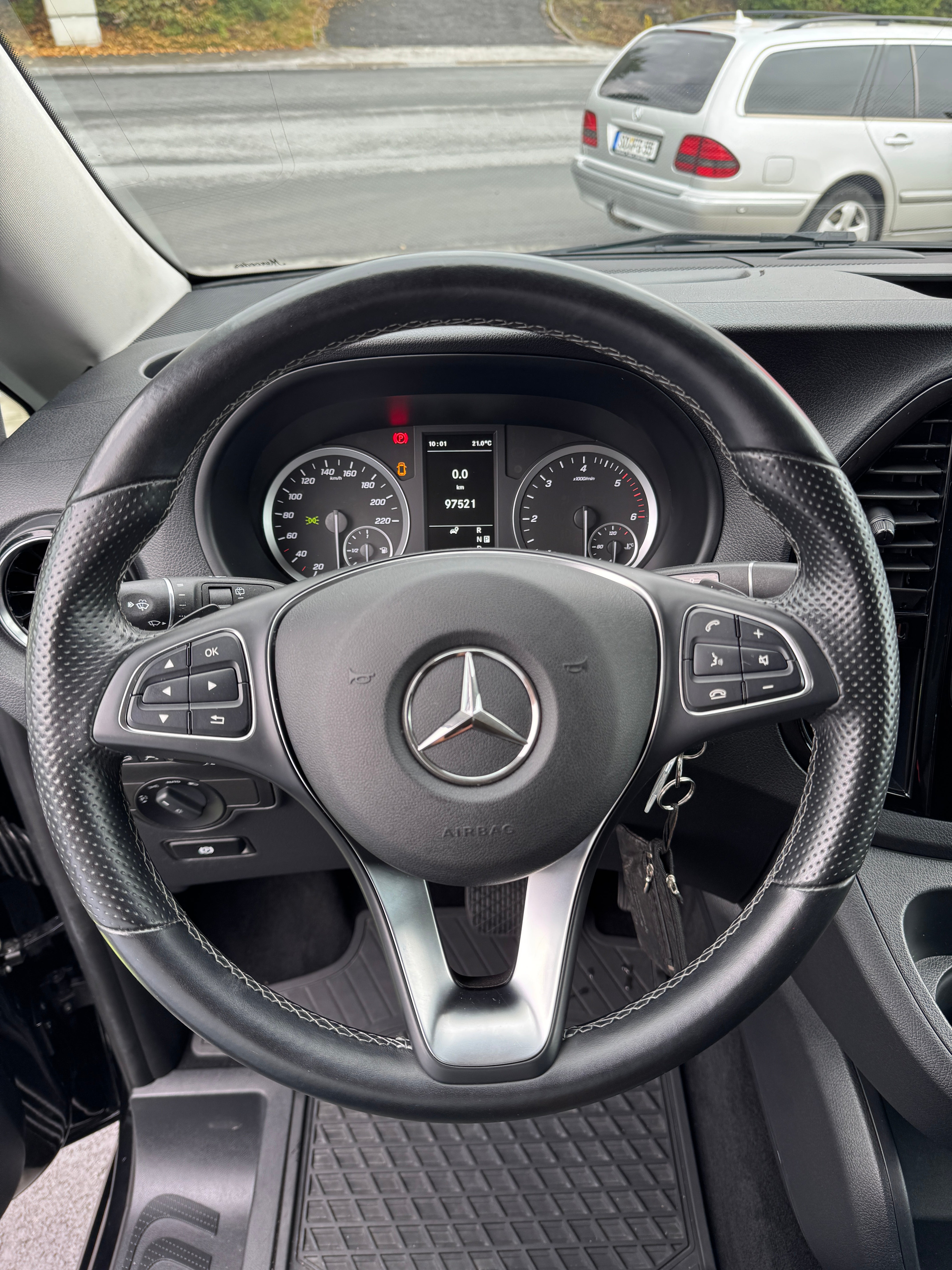 V-Klasse 250d 4 Matik, 9-Sitzer, Allrad (4x4), Anhängerkupplung – 3