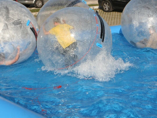 Aqua Balls / Aqua Zorbing / Wasserball / Waterball / Powerball Arena + Pool mieten