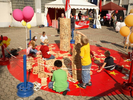 Bauen mit Idee / Bausteinaktion mit Holzbausteinen mieten