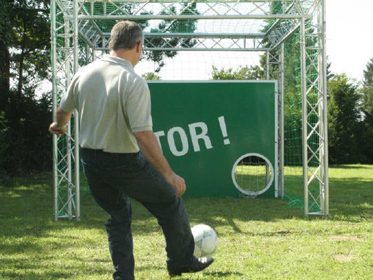 Profi Fußballcenter / Profi Kick Station/ Traversenwürfel mit mit Torwand buchen