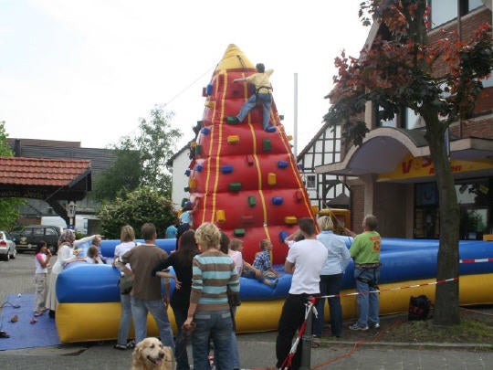 Air Klettergigant / Aufblasbarer Kletterberg für Veranstaltungen im Verleih