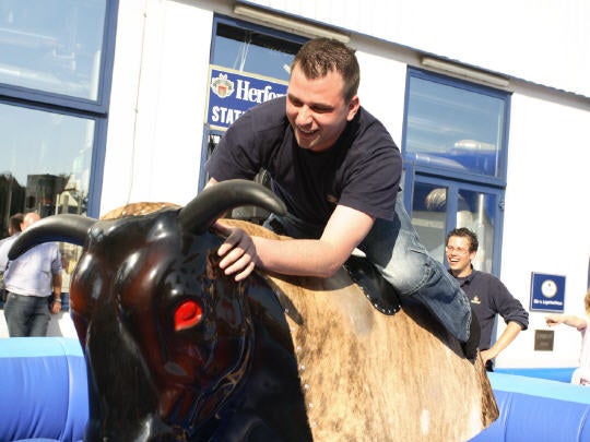 Bullriding | Rodeo Bullriding | Bullenreiten inkl. Musikanlage mieten