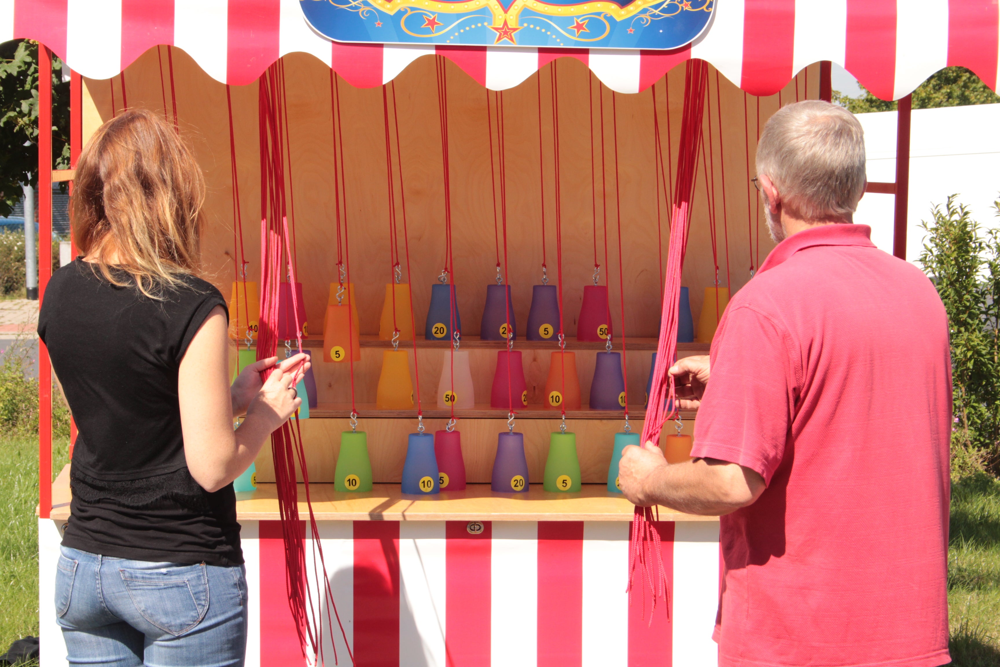 Nostalgiestand Fadenziehen / Jahrmarktspiel – 2