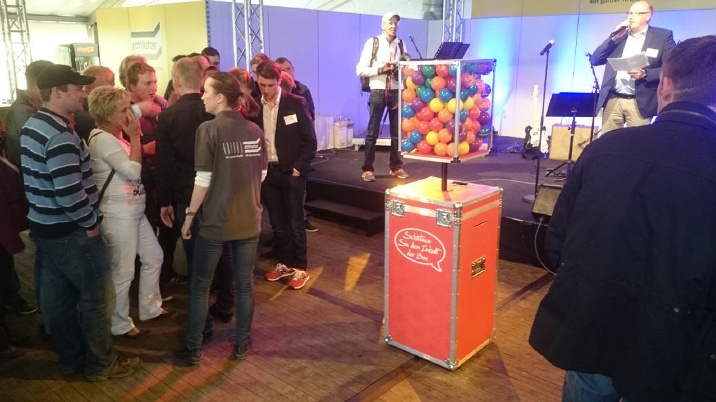 Promoter / Moderator mit Musikanlage für Messe, POs-Aktionen, Neueröffnungen & mehr – 2