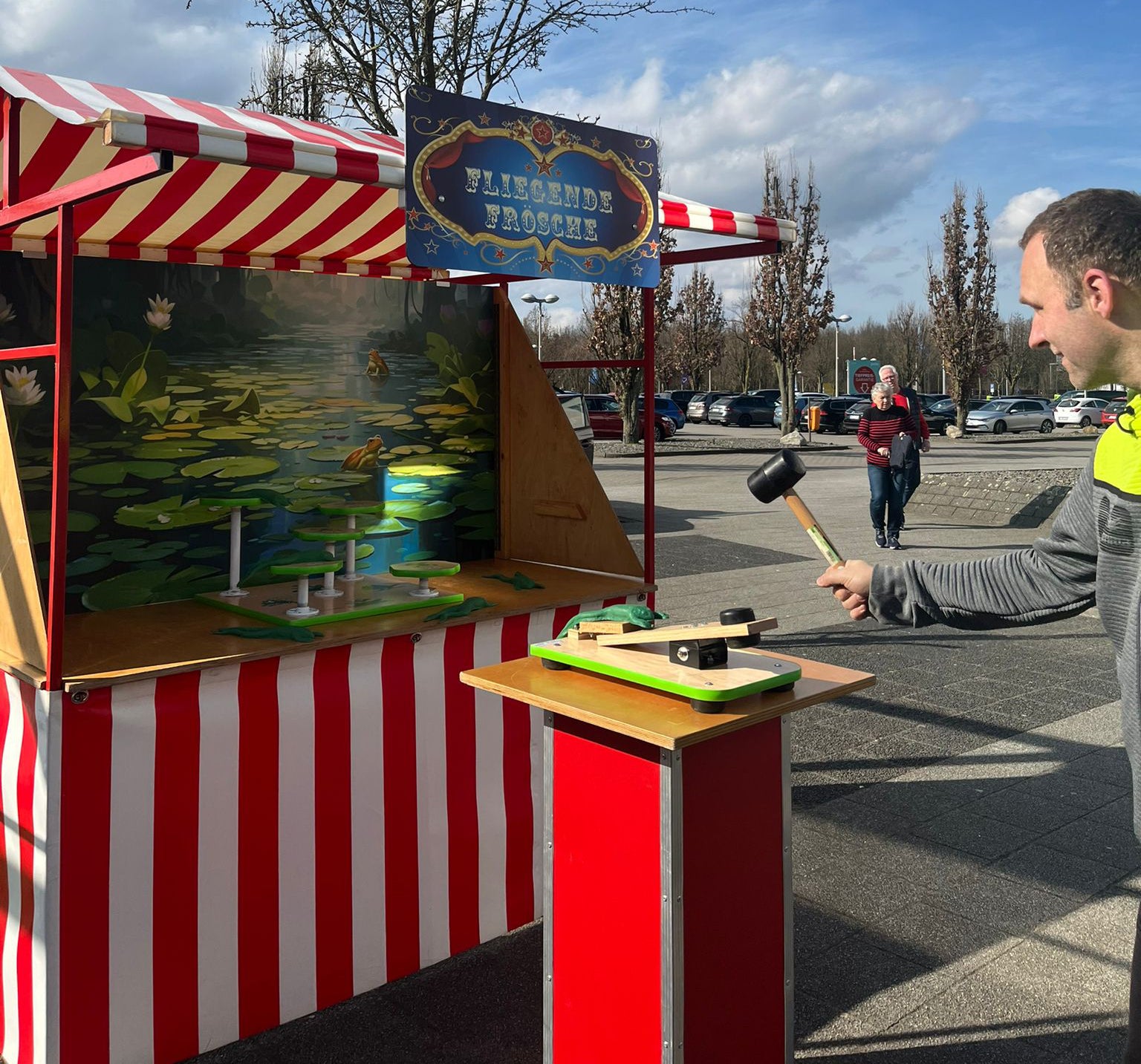 Nostalgiestand mit Kirmesspiel "fliegende Frösche" (Frösche schlagen) mieten