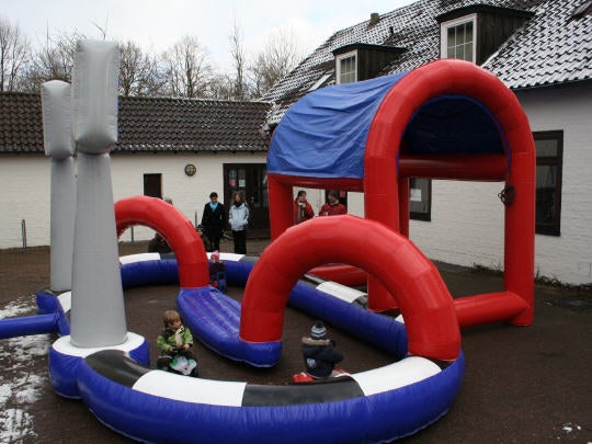 Bambini Minicar Parcours / Motodrom mit Rutschautos mieten