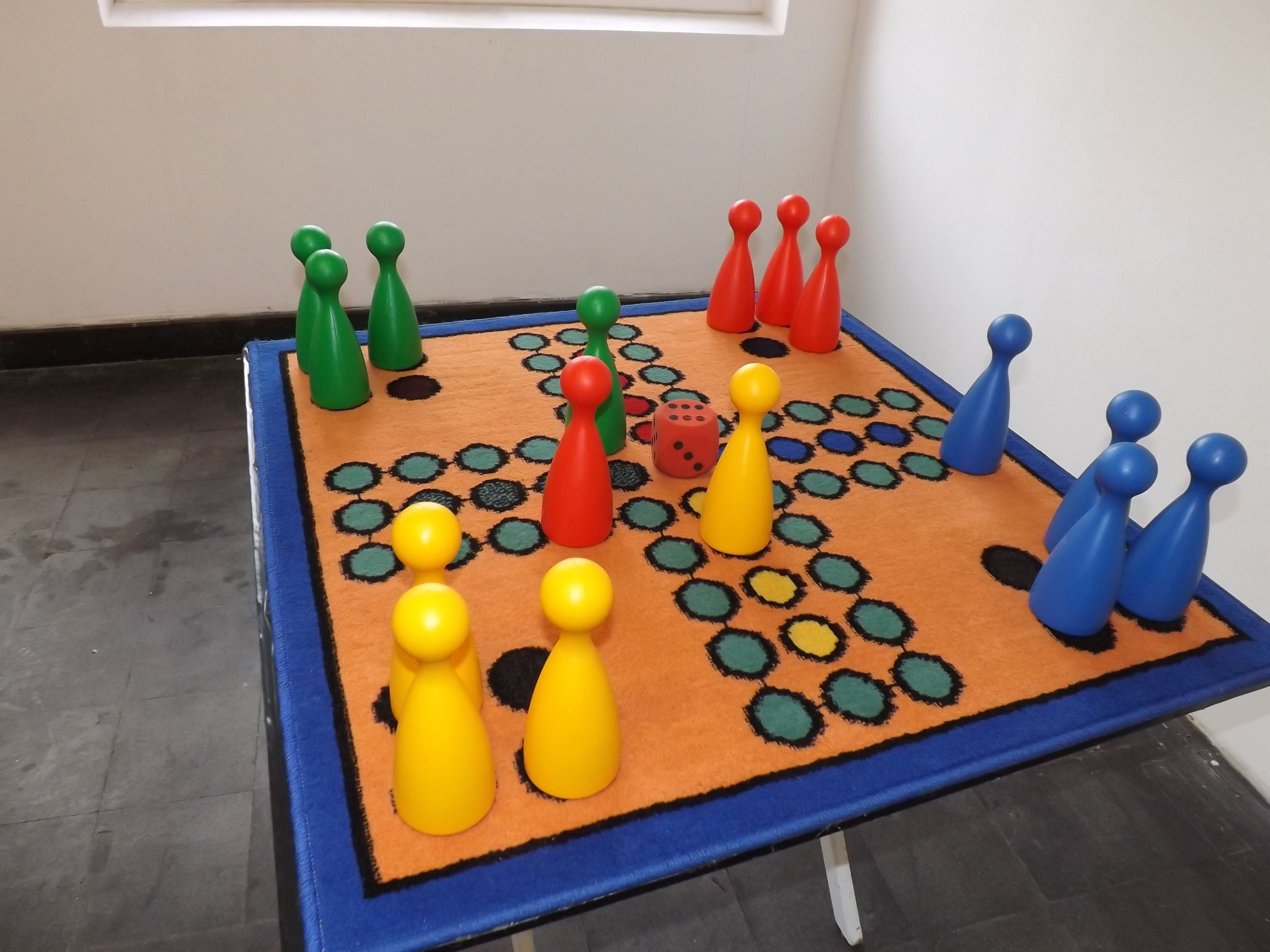 Nicht ärgern XXL / Hütchenspiel / XXL Brettspiel – 3