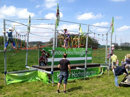 Hochseilgarten für Kinder / Mobilen Klettergarten mieten