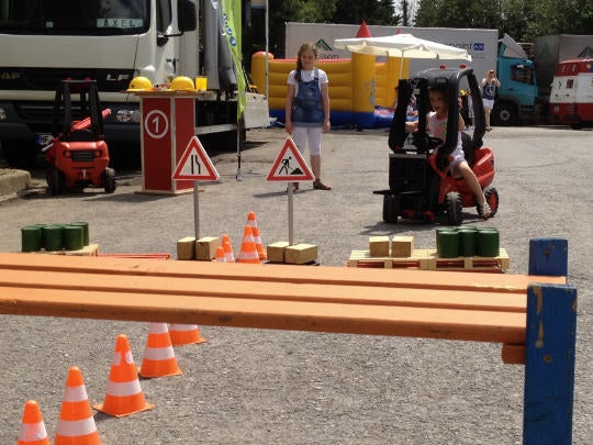 Kinder Gabelstaplerfahren / Spielzeugstapler für Kinder im Verleih – 3