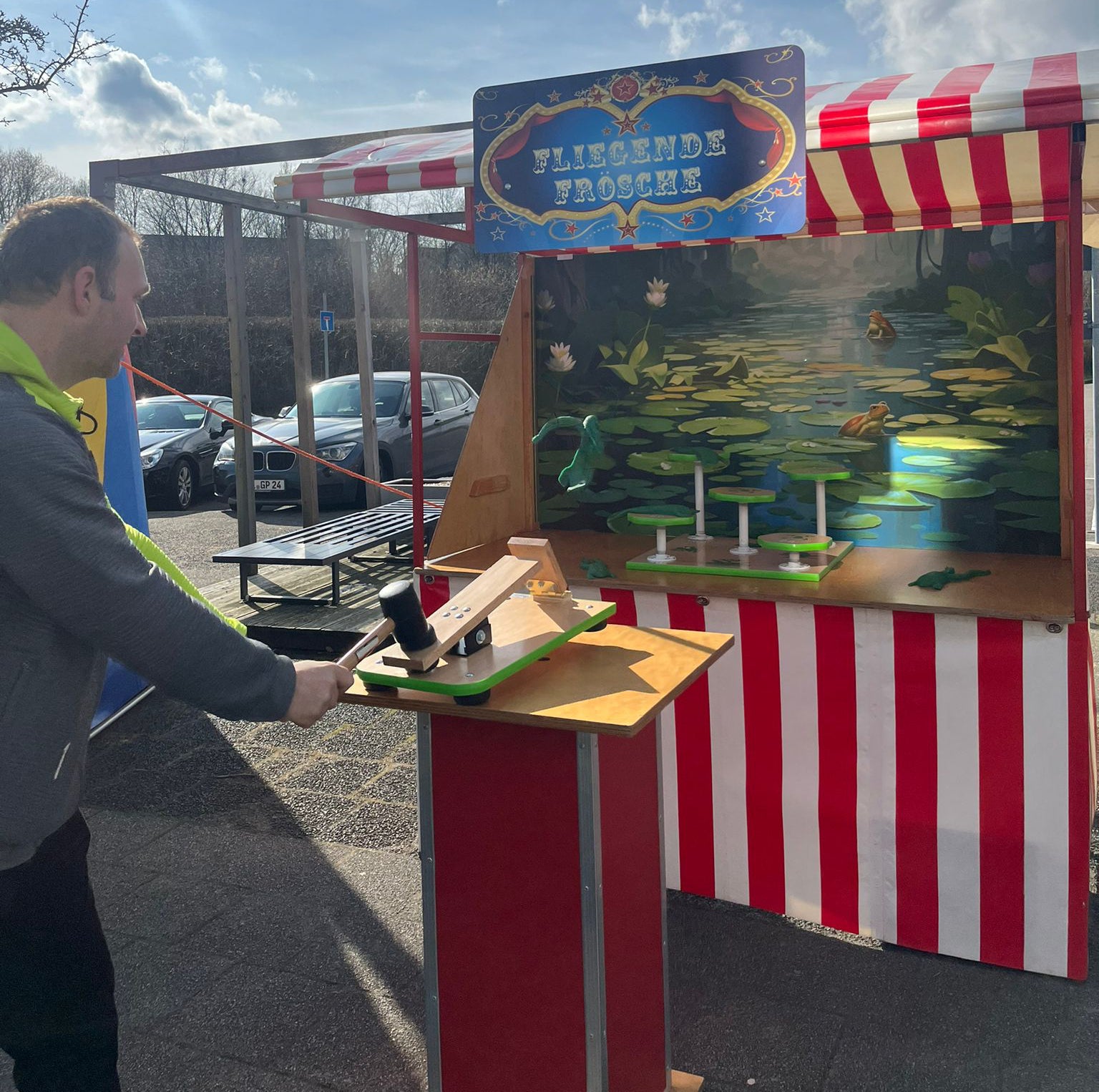 Nostalgiestand mit Kirmesspiel "fliegende Frösche" (Frösche schlagen) mieten – 2