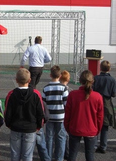 Profi Fußballcenter mit Radarmesssung und Traversenwürfel buchen – 2