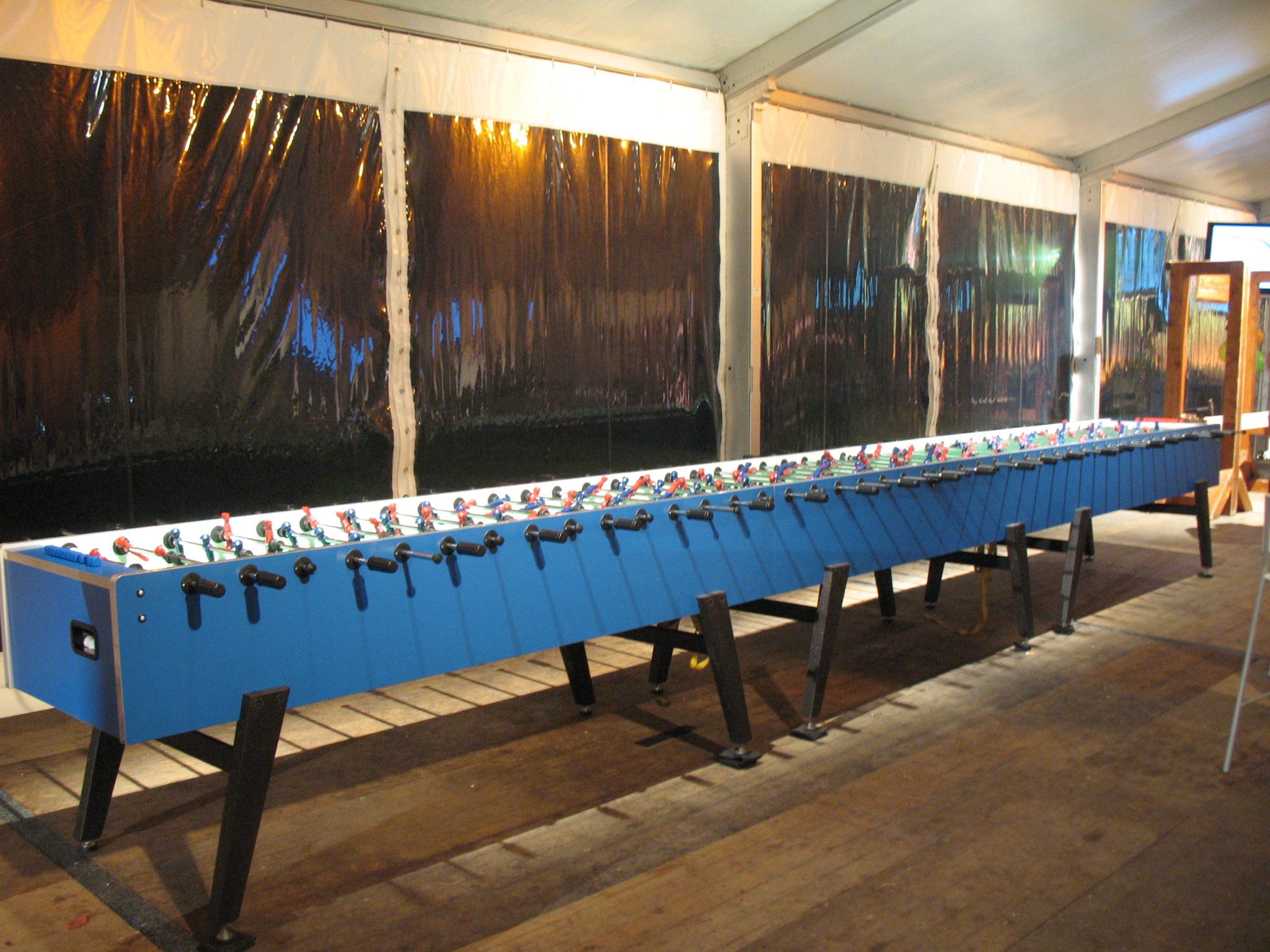 Jumbo Tischkicker XXXL für 22 Personen – 2