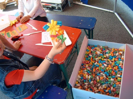 Playmais Bastelaktion / Basteln mit bunten Maisflocken buchen – 2
