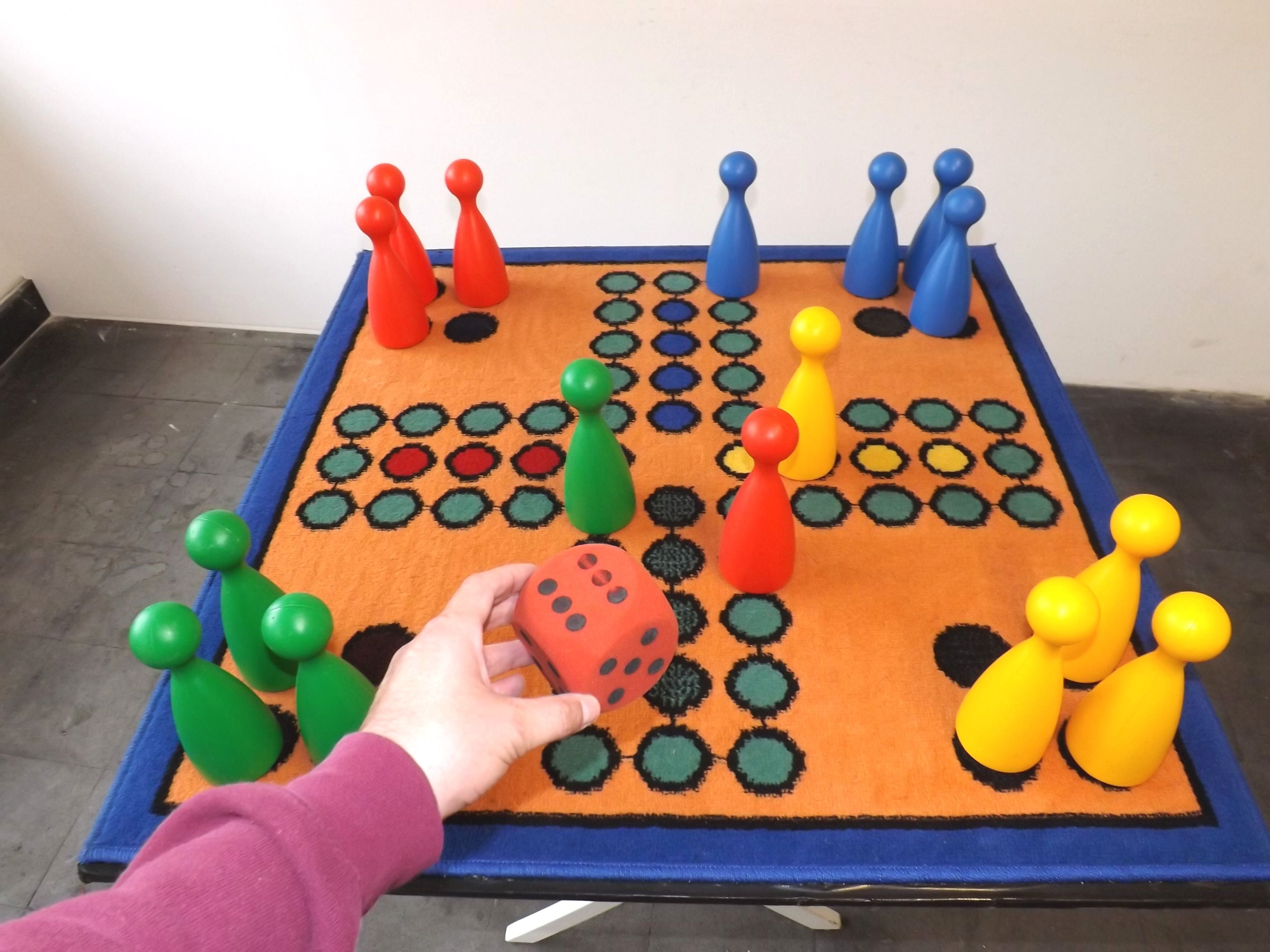 Nicht ärgern XXL / Hütchenspiel / XXL Brettspiel