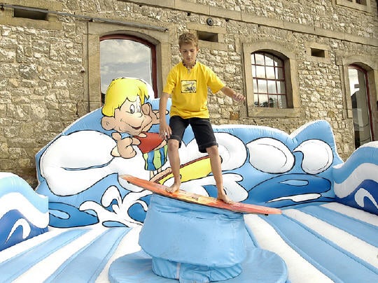 Surf Riding / Rodeo Surfbrett / Wellenreiten im Flachland buchen