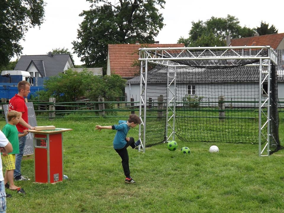 Profi Fußballcenter mit Radarmesssung und Traversenwürfel buchen