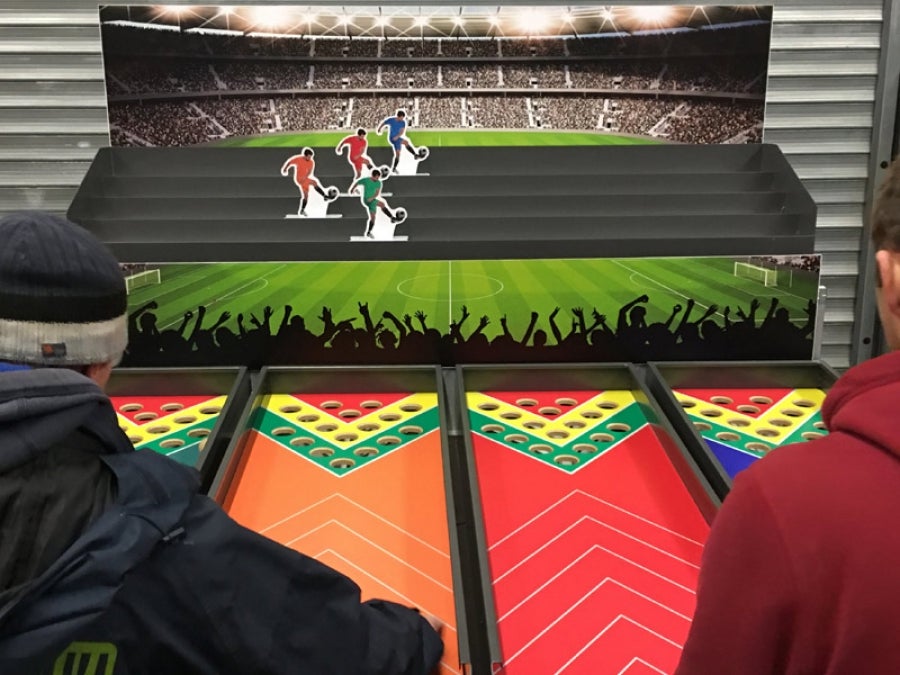 Fußballderby / Fußballrennen / Kirmesspiel mit Fussballern mieten