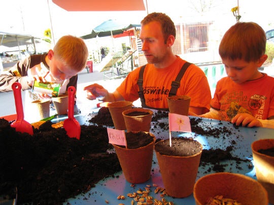 Kleingärtner Aktion / Pflanzaktion für Kinder und Erwachsene mieten – 3
