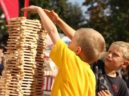 Bauen mit Idee / Bausteinaktion mit Holzbausteinen mieten – 3