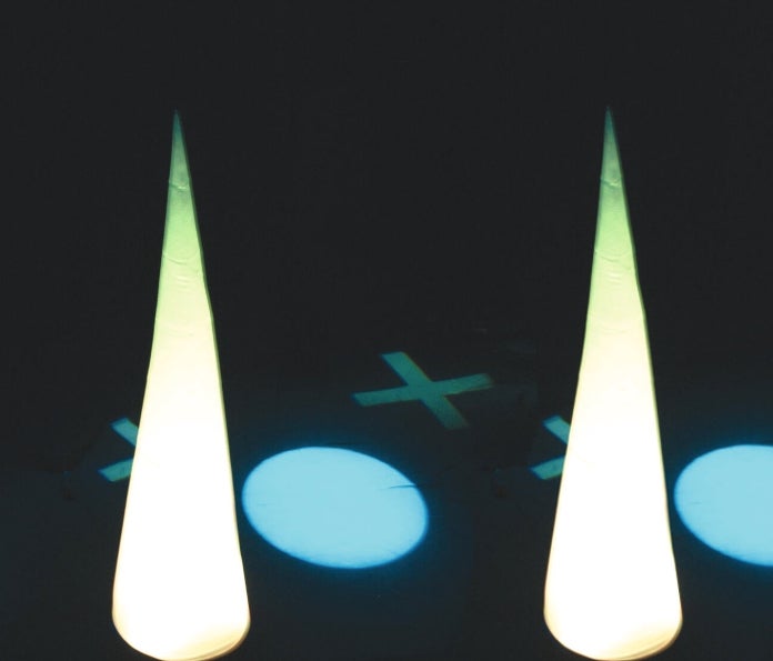 Aircone-Set weiss 3m hoch (2 Stück) , Lichteffekt, Leuchtsäule, Dekoeffekt, Lichtkegel – 3