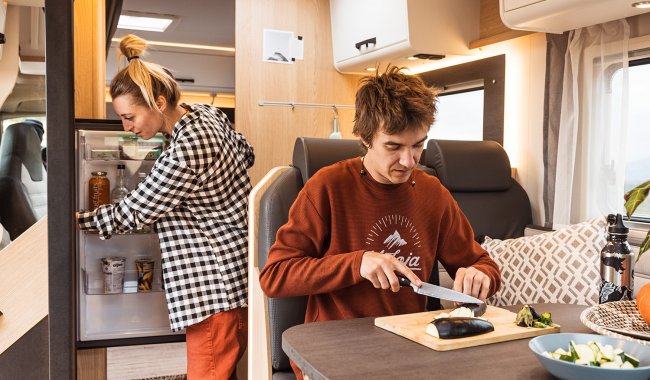 Teilintegriertes Wohnmobil mieten – komfortabel reisen – 3