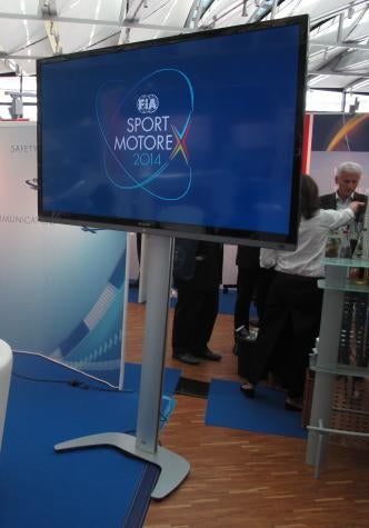 70" Zoll TV, Großleindwand, Public Viewing, 70" Zoll LED TV Messe TV Schulung Beamer