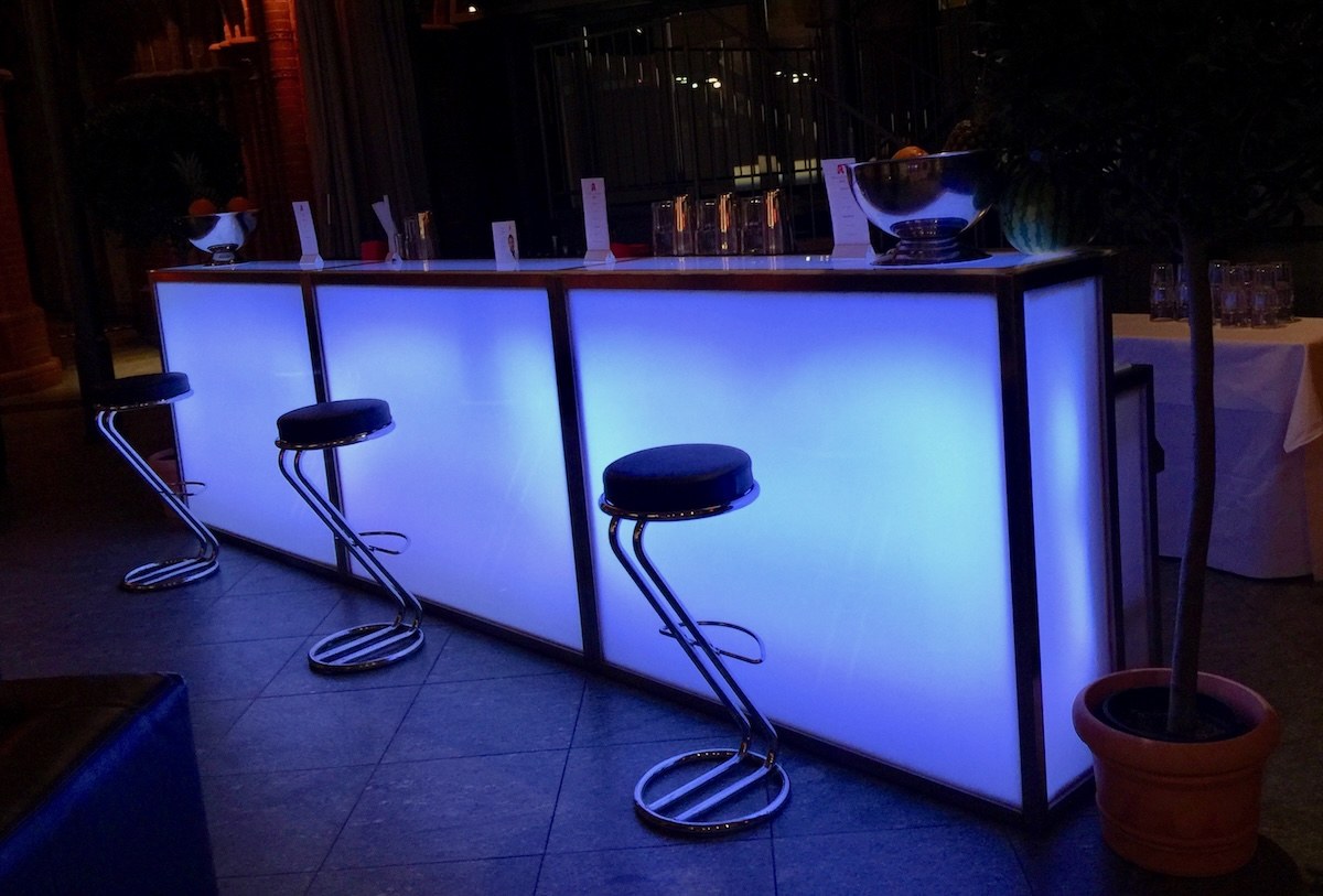 Mobile LED-Bar Doppel-U-Form 2 x 3,80 m mieten in Berlin Friedrichshain – 2