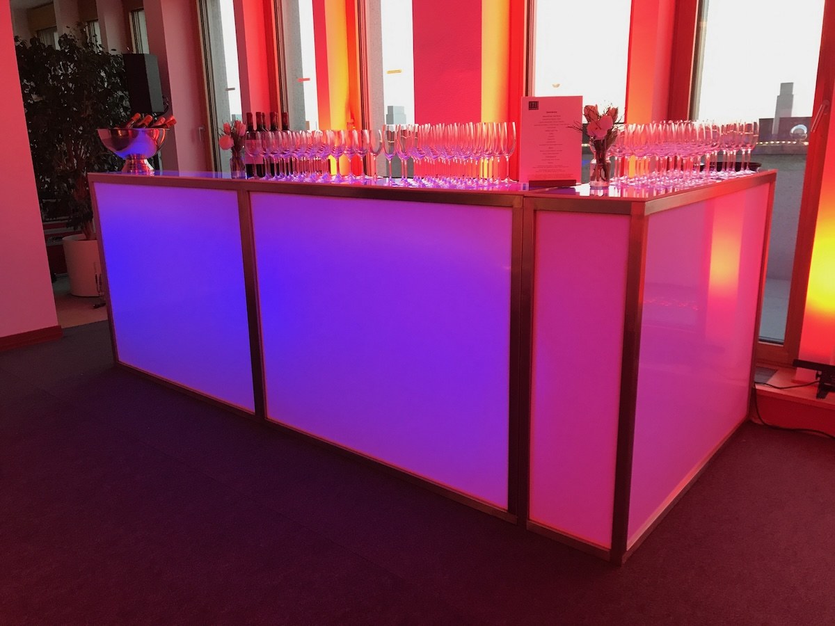 Mobile LED-Bar Basis-Modul 1,50 m mieten in Berlin Friedrichshain – 2