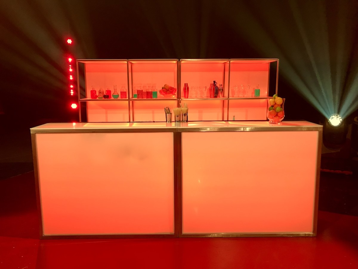 Rückbuffet 1,50 m (beleuchtetes Barregal) mieten in Berlin Friedrichshain