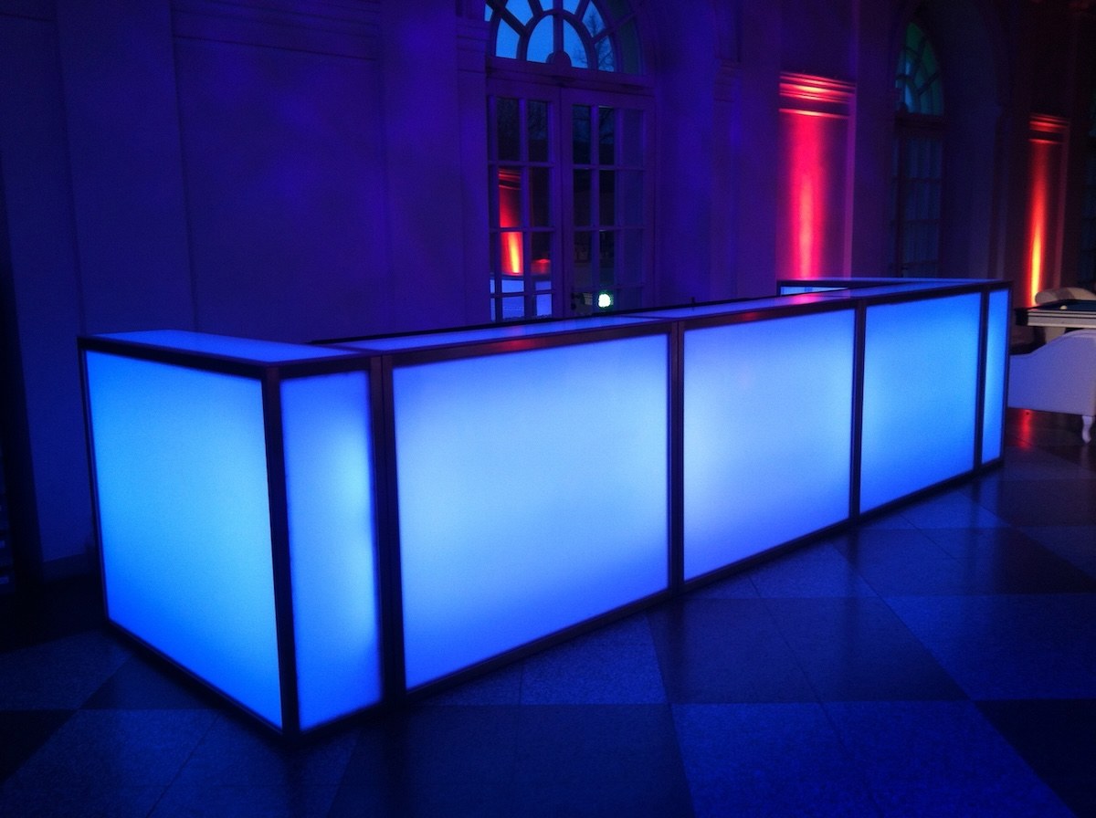 Mobile LED-Bar Doppel-U-Form 2 x 3,80 m mieten in Berlin Friedrichshain