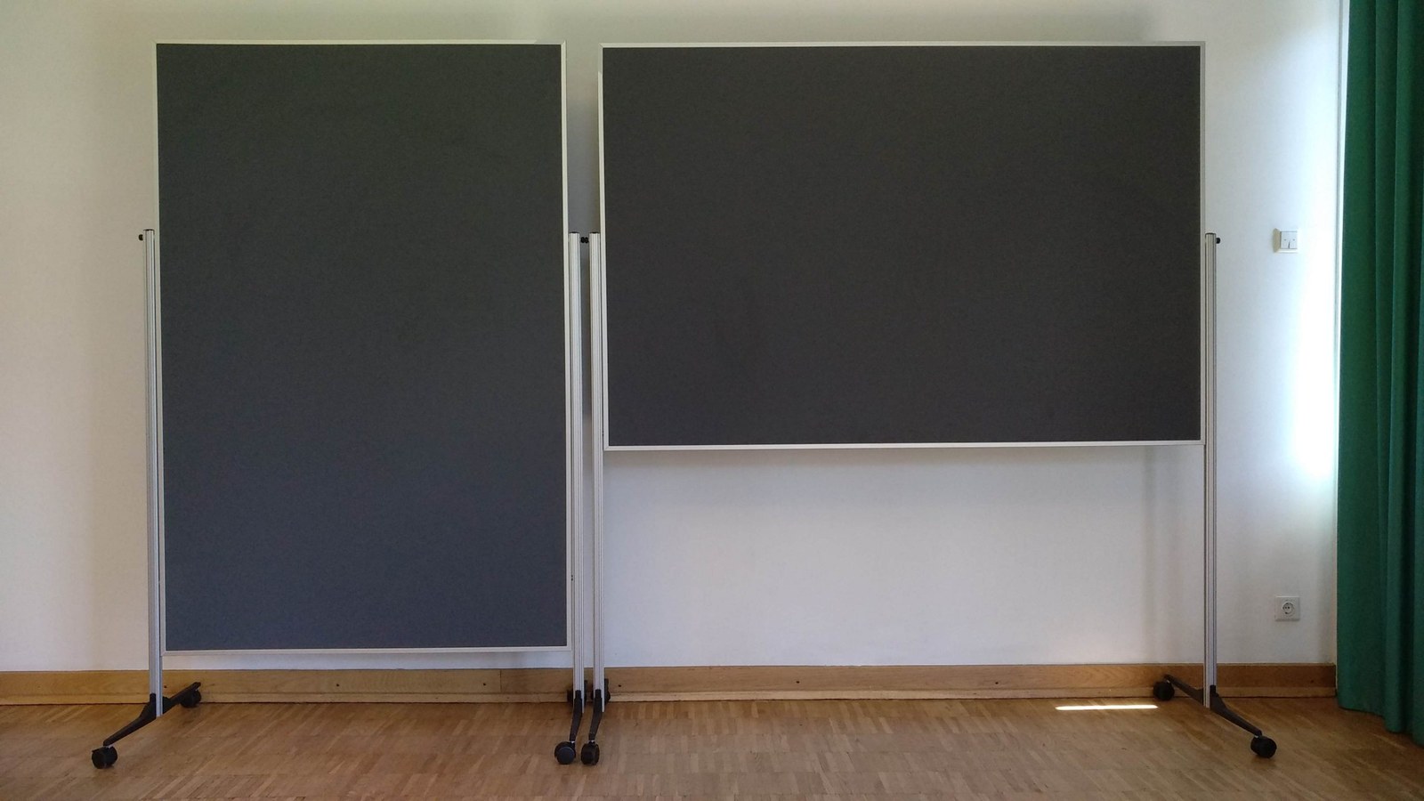 Pinnwand XL als Hochformat sowie Querformat mieten in Wesel
