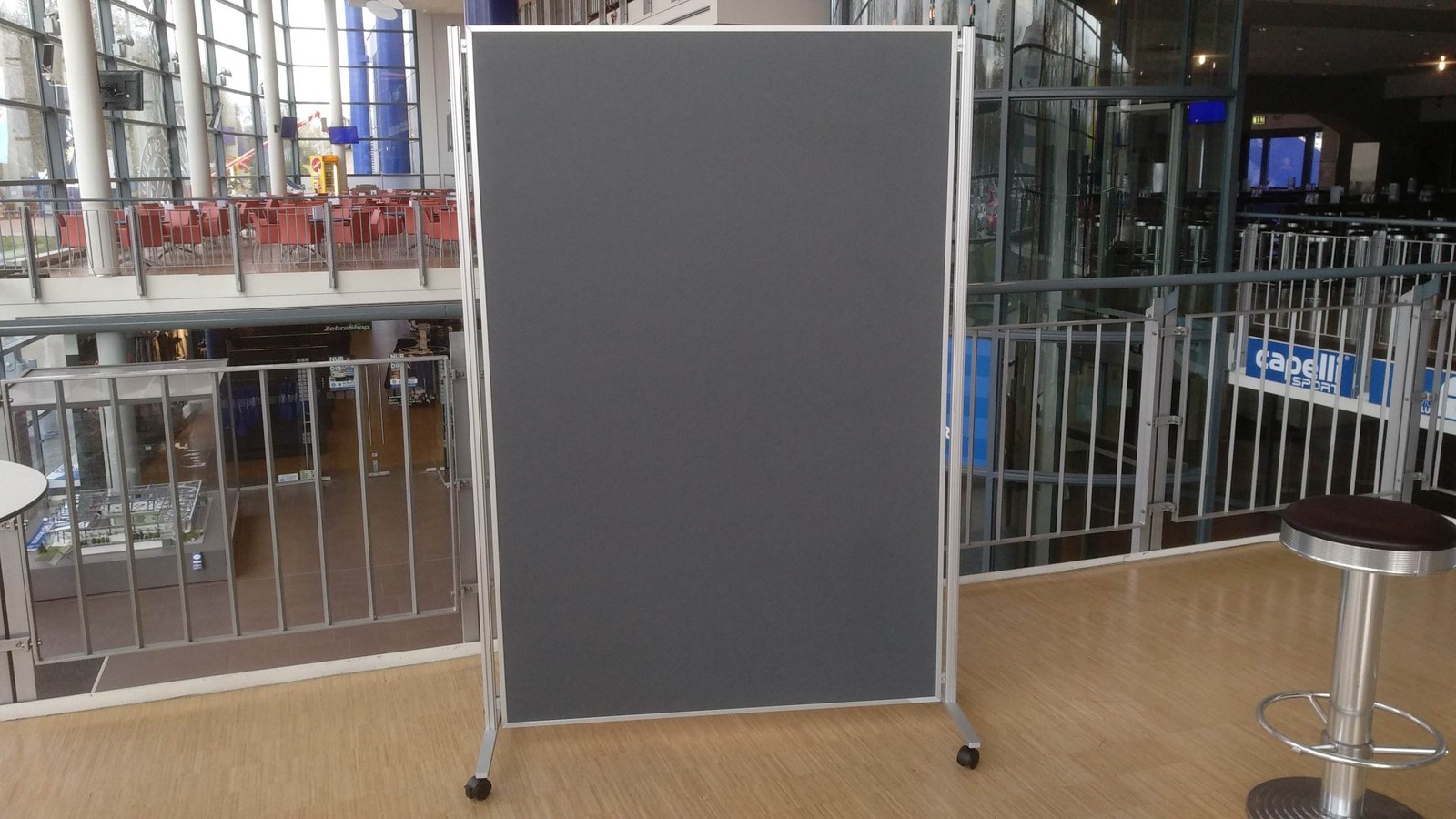 Pinnwand XL mit 180cm Ständer mieten in Wesel