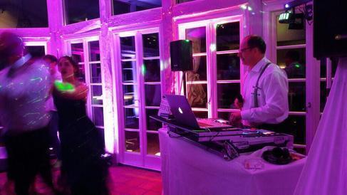 Discjockey / DJ / Moderator / DJ-Servicepaket IV / Hochzeit oder Geburtstagsfeier