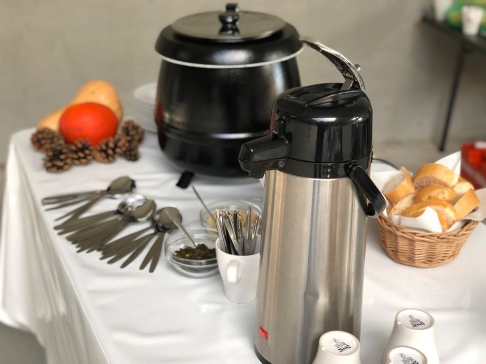 Kaffeemaschine Kaffeebecher,Pumpkanne mieten in Neumünster – 2