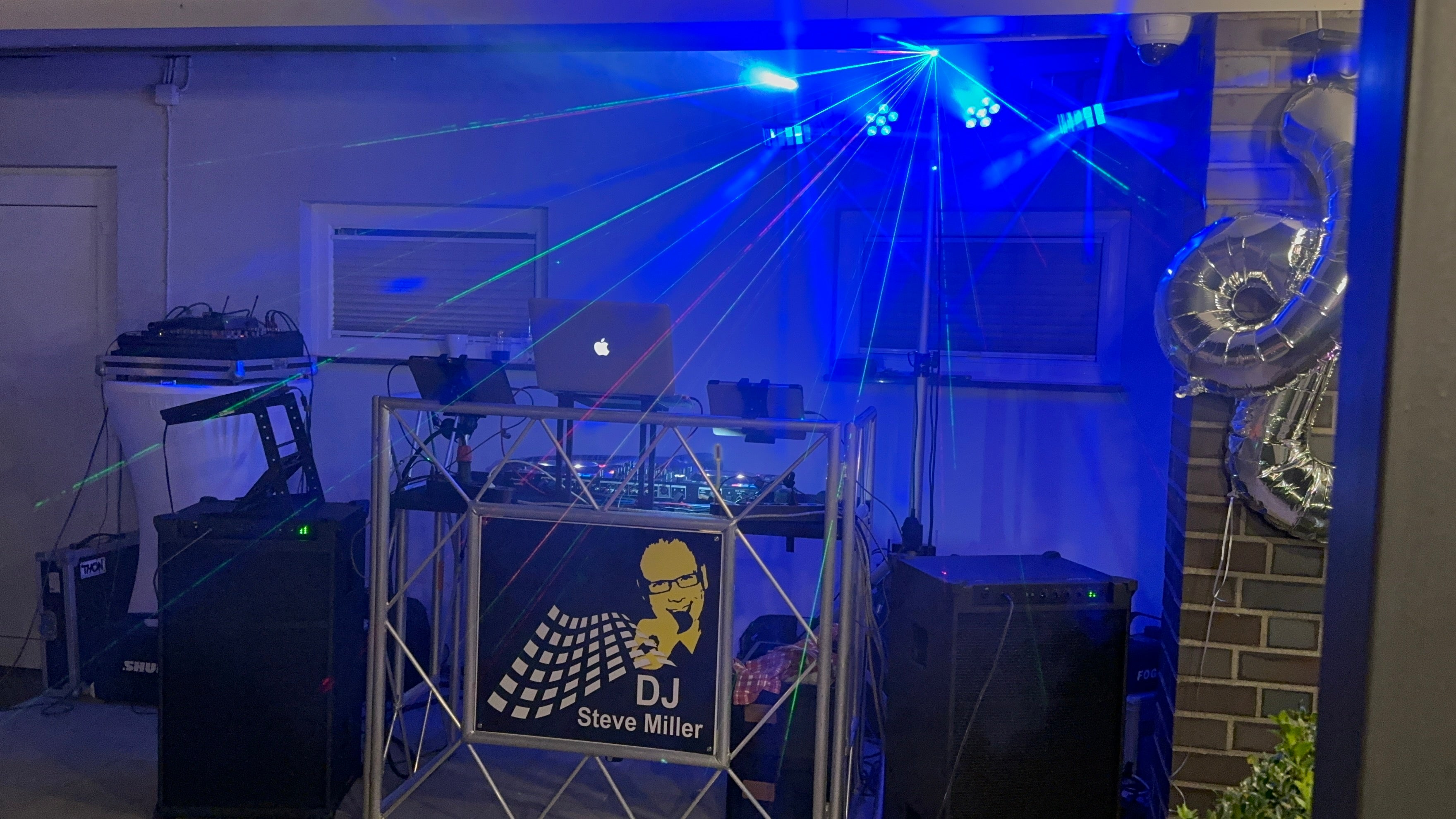 Discjockey / DJ / Moderator / DJ-Servicepaket V / Hochzeit, Geburtstagsfeier, Betriebsfest, Weihnachtsfeier