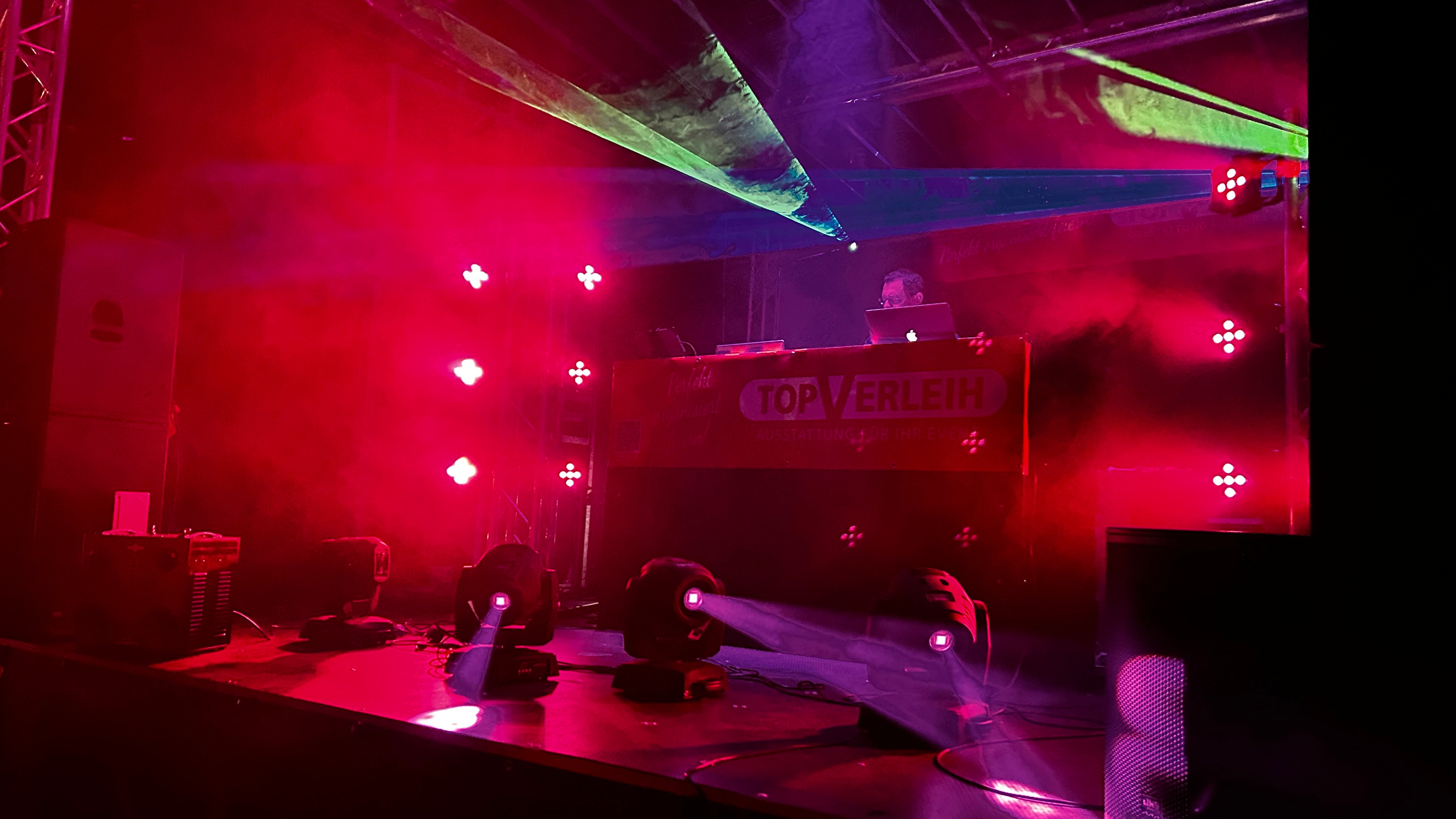 Discjockey 300 PAX / DJ / Moderator / DJ-Servicepaket VI / Hochzeit oder Geburtstagsfeier
