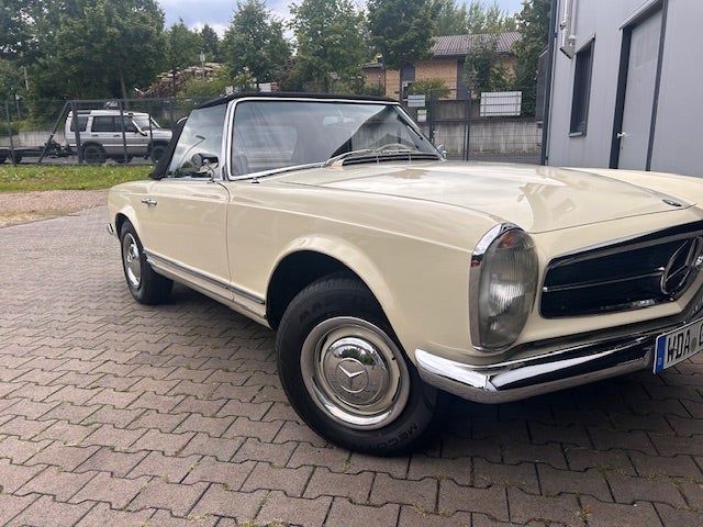 Mercedes Benz 230SL Pagode